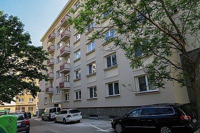 BA I, Blumentálska, Staré Mesto: , 2 izb. tehlový byt s komorou, kompletná kvalitná rekonštrukcia,