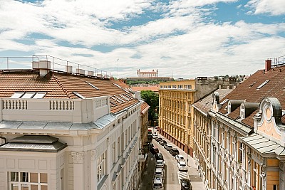  Bratislava I, Gunduličova ulica: 9 bytov a 4 nebytové priestory, 