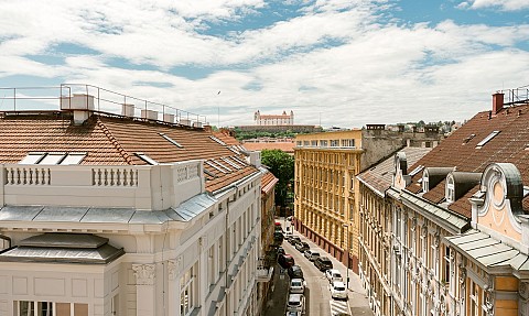  Bratislava I, Gunduličova ulica: 9 bytov a 4 nebytové priestory